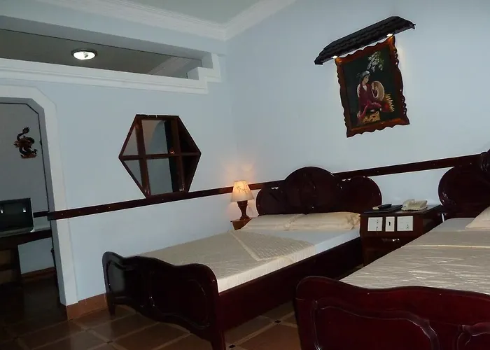 Ca Ty Khách sạn 2*