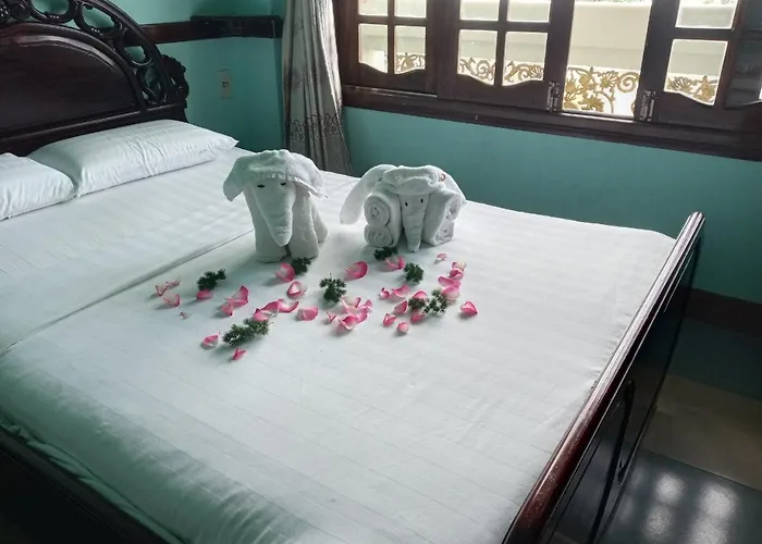 Khách sạn Ca Ty 2*
