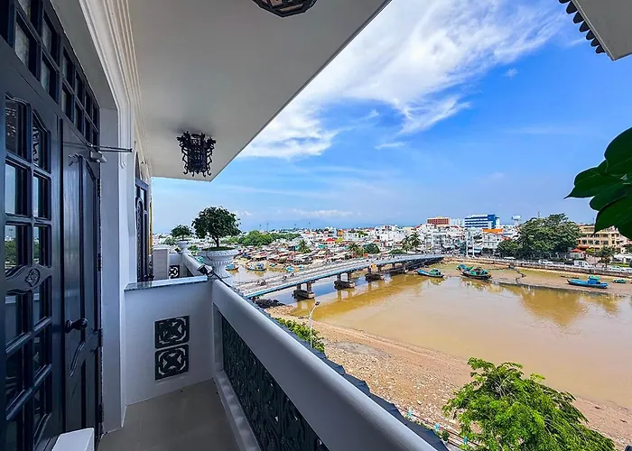 Ca Ty Khách sạn 2*